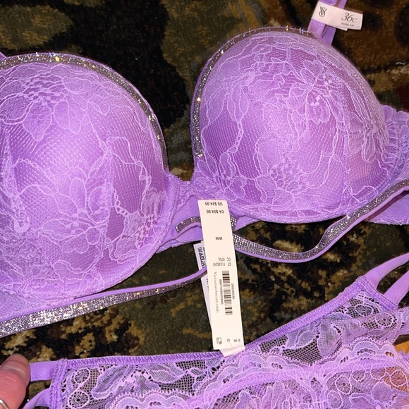 Vs Bra and panty set 36c/Med - Picture 4 of 4